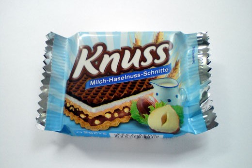 Packung von Knuss, Name als Verschmelzung aus verschiedenen Begriffen