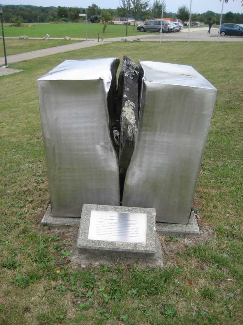 Denkmal vor der Mehrzweckhalle Blaubeuren